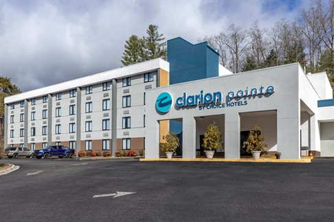 Clarion Pointe Hotel 